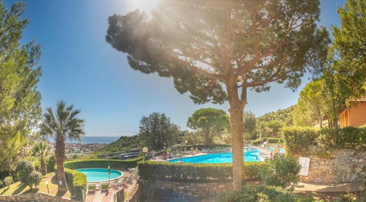 Hotel Villino Garden & Pool Marina dʼMarina dʼAndora Exterior foto