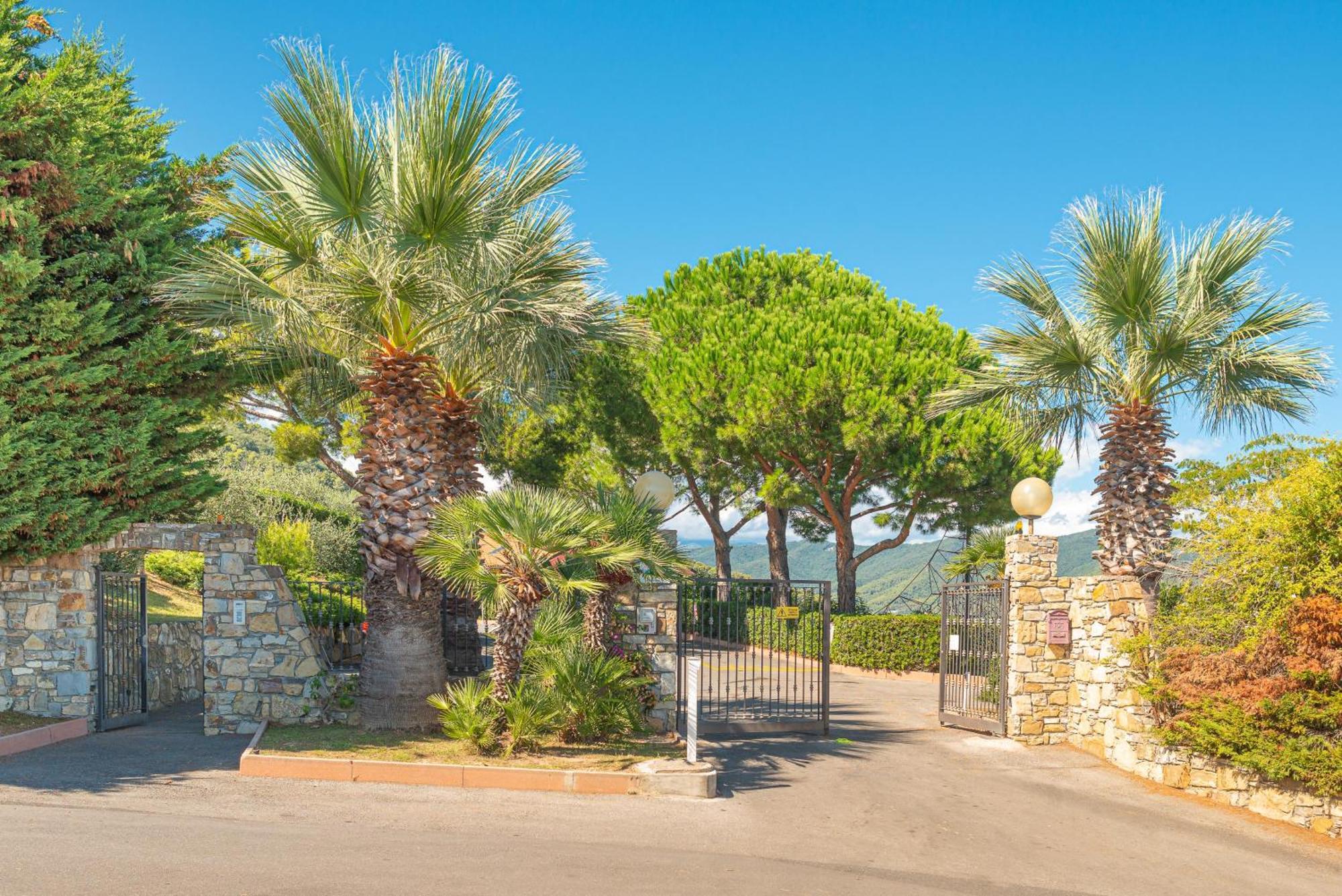 Hotel Villino Garden & Pool Marina dʼMarina dʼAndora Exterior foto
